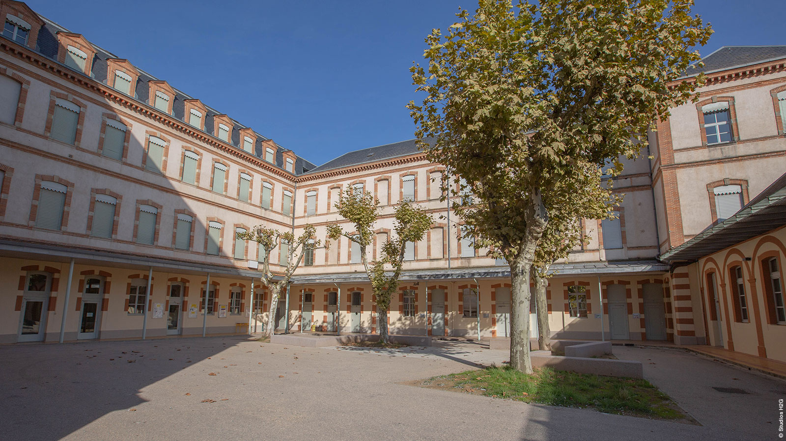 Cours intérieure lycée Lapérouse, chantier réalisé par Bulditec